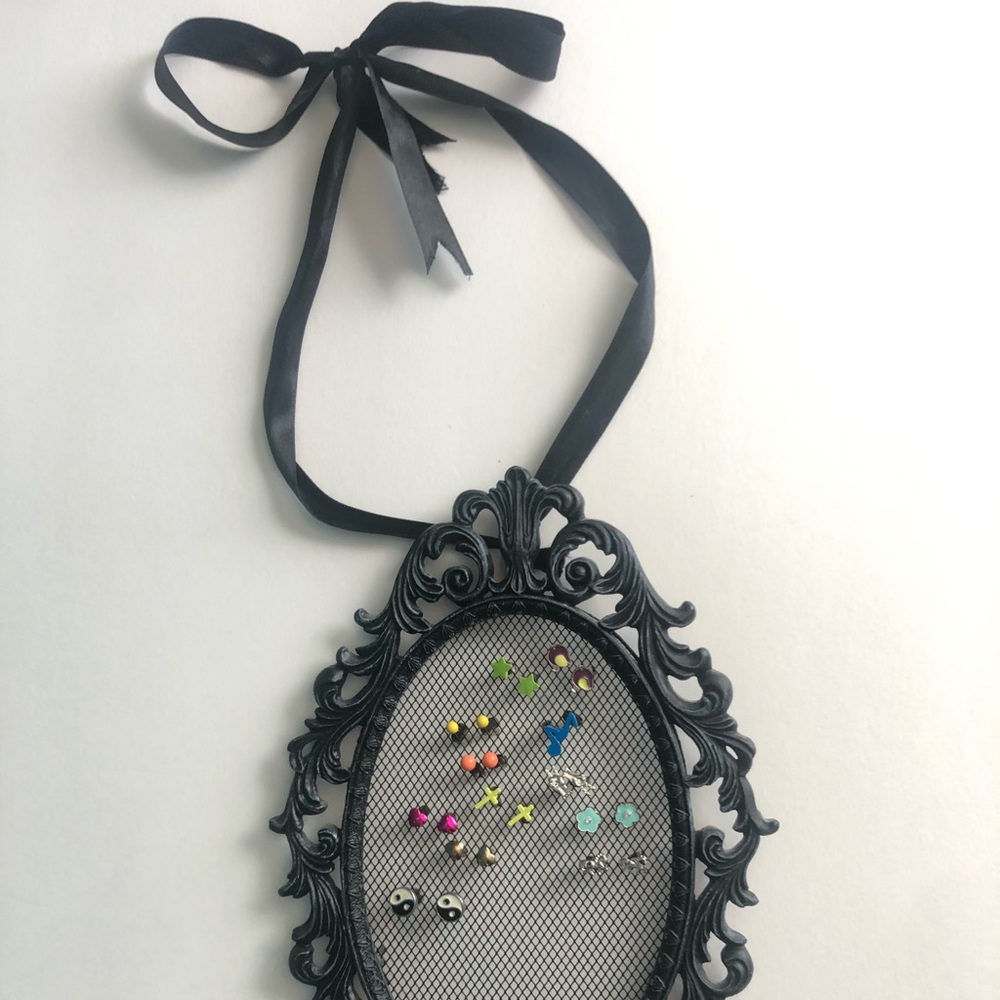 Hanging earring organizer